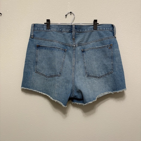 Madewell Relaxed Denim Shorts in Homecrest Wash - Ripped Edition, 33 - Picture 6 of 7